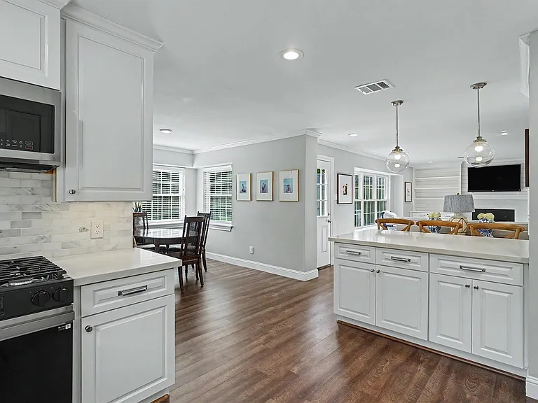 726 Thistlewood Dr — Photo 9