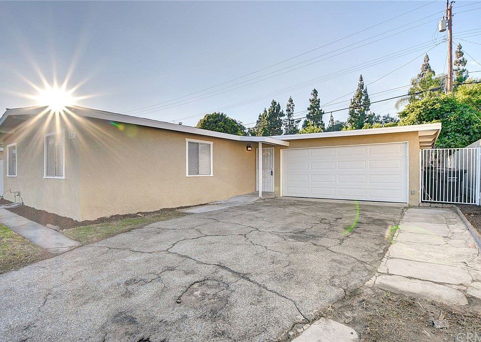 1st image of 821 Hallwood Ave