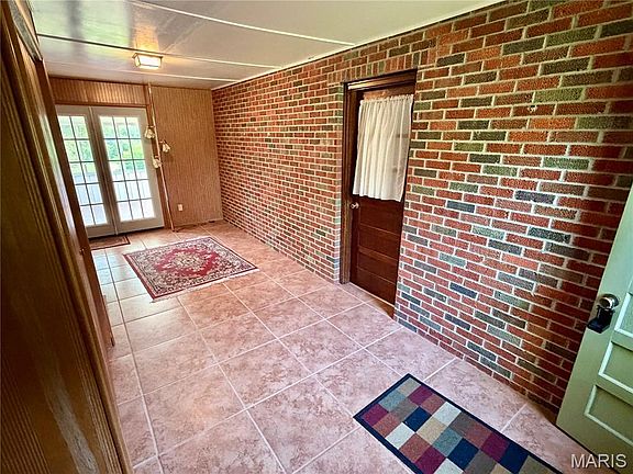 2nd image of 266 Grandview Dr