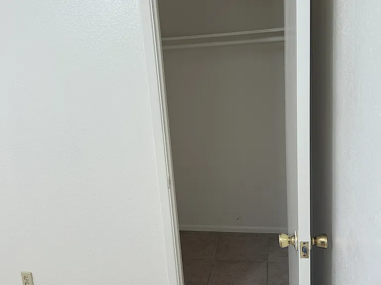 1315 W 5th St #4 — Photo 11