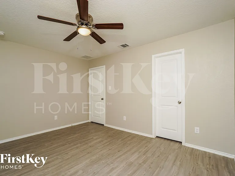 2402 Double Oak Dr — Photo 10