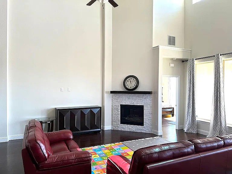 1st image of 3605 Venetian Ct