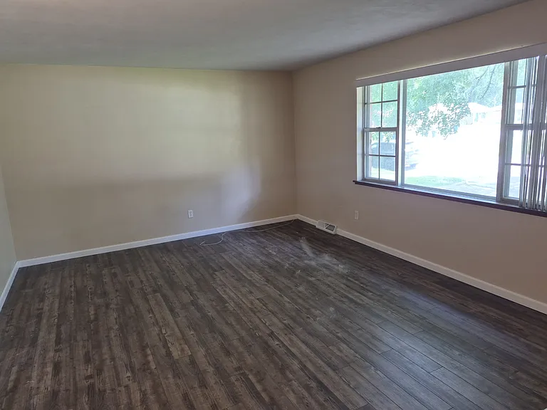 2712 Wesley St — Photo 2