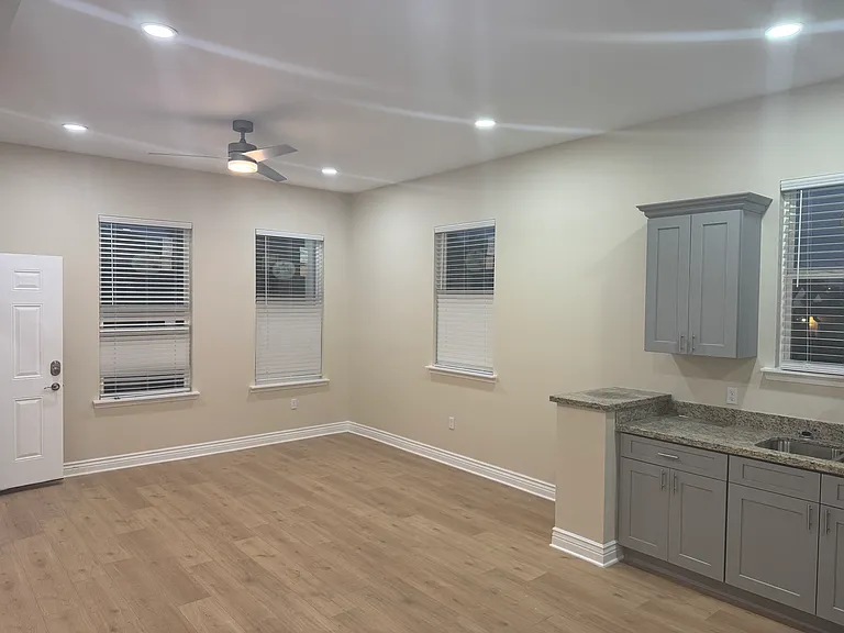 4714 Dodt Ave #B — Photo 3
