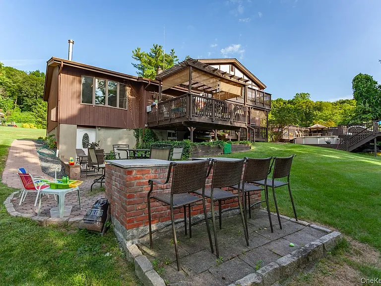15 Cindy Ln — Photo 3