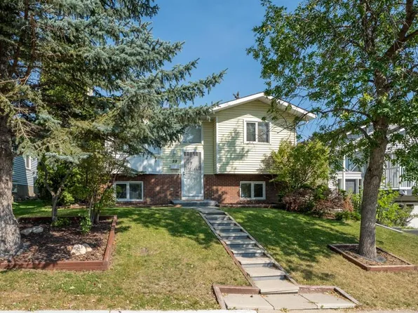 59 SE Macewan Park Rd NW, Calgary, AB T3K 3G1