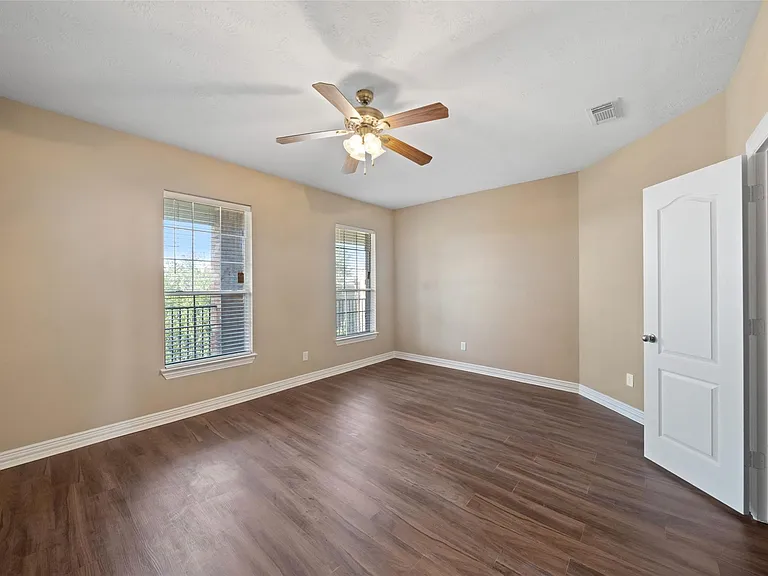 23010 Prairie Lake Ct — Photo 29