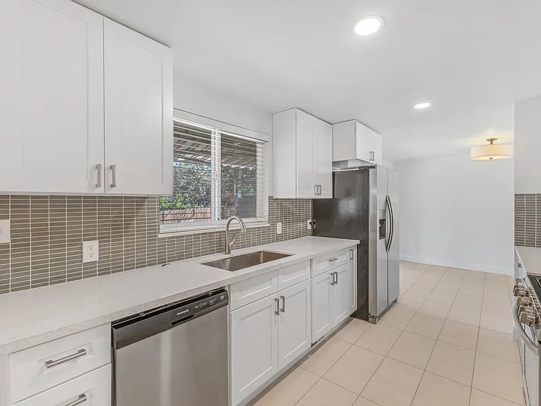 2895 E Cherry Blossom Ln — Photo 6