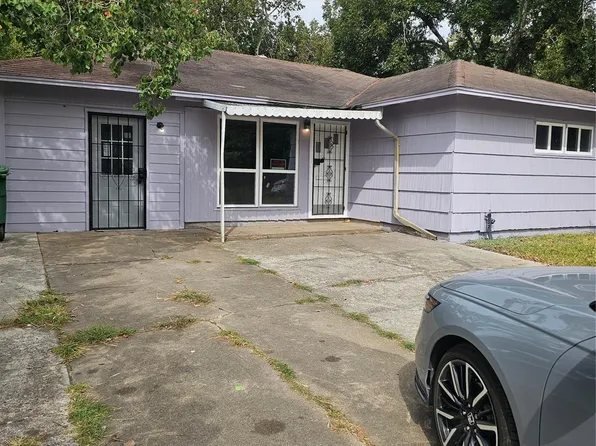 5703 Belneath St, Houston, TX 77033