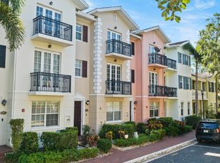 1011 W Heritage Club Cir, Delray Beach, FL 33483