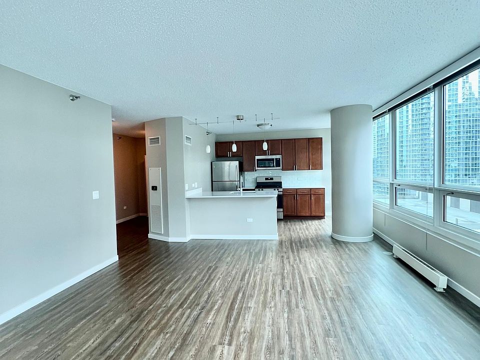 1st image of 215 E Ohio St #1406