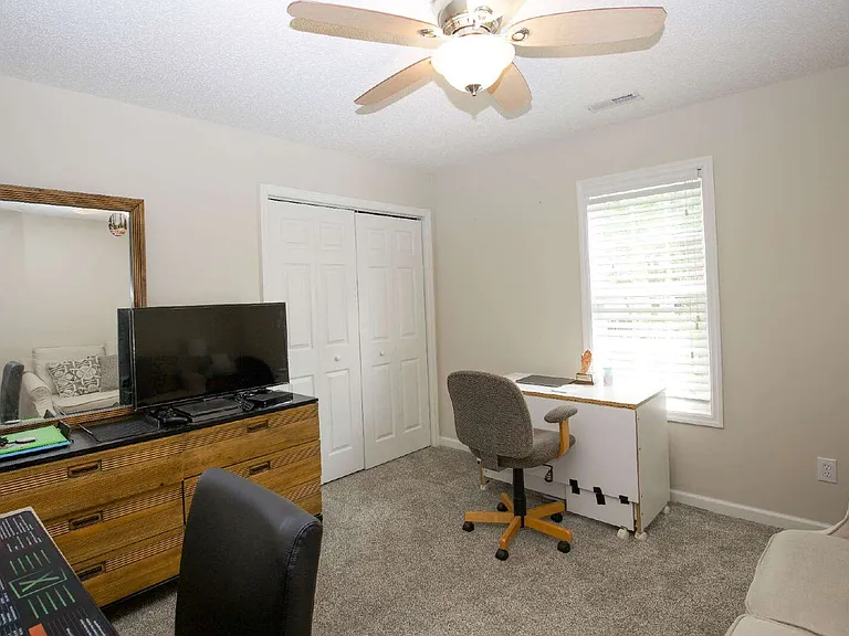 225 Adams Cir — Photo 23