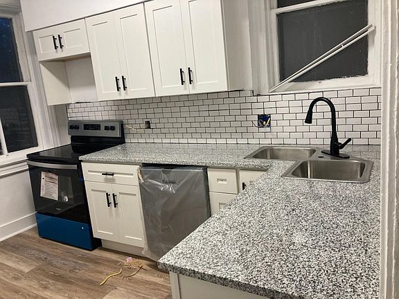 3rd image of 5920 Maple Ave #5920