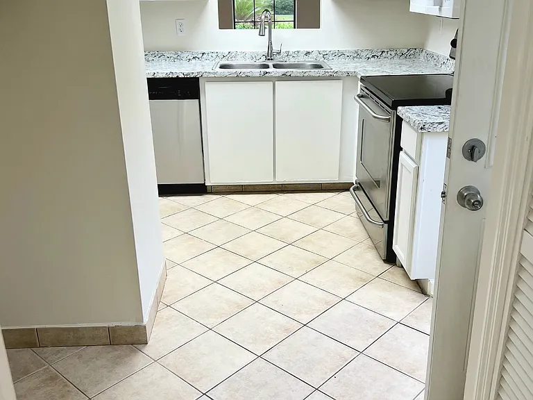 123 Hunt Club Ct — Photo 14