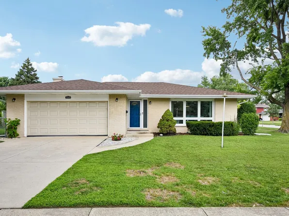 3500 Plum Grove Dr, Rolling Meadows, IL 60008