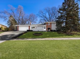 1201 N Wheeling Rd, Mount Prospect, IL 60056