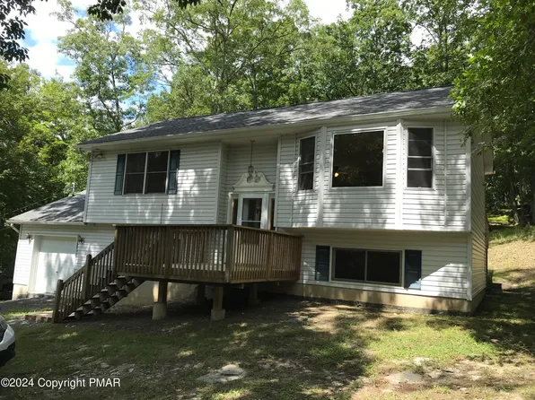 5320 Woodbridge Dr E, Bushkill, PA 18324