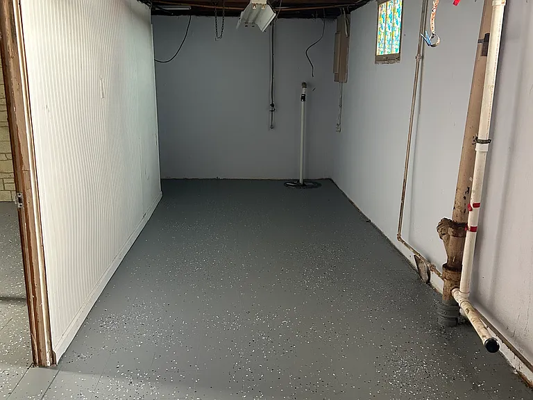 Laundry Room w/Hookups