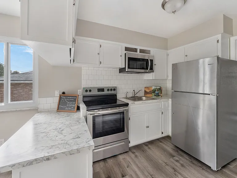 849 E Wilbeth Rd — Photo 3