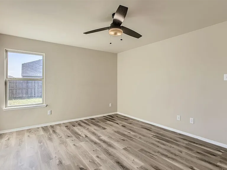 503 Hawthorn Dr — Photo 19