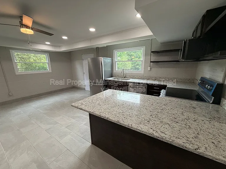 2345 Griffith Rd — Photo 14