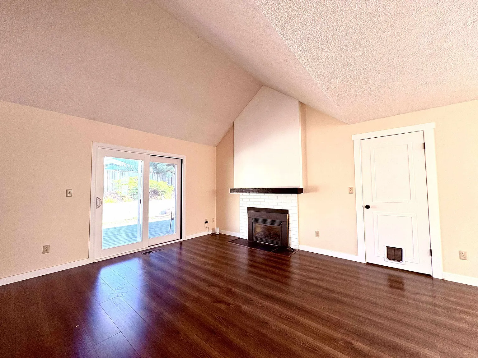 4 bed, 1777 sqft, $2,950 — Photo 4