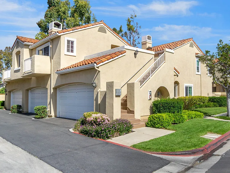 2331 Paseo Circulo — Photo 2