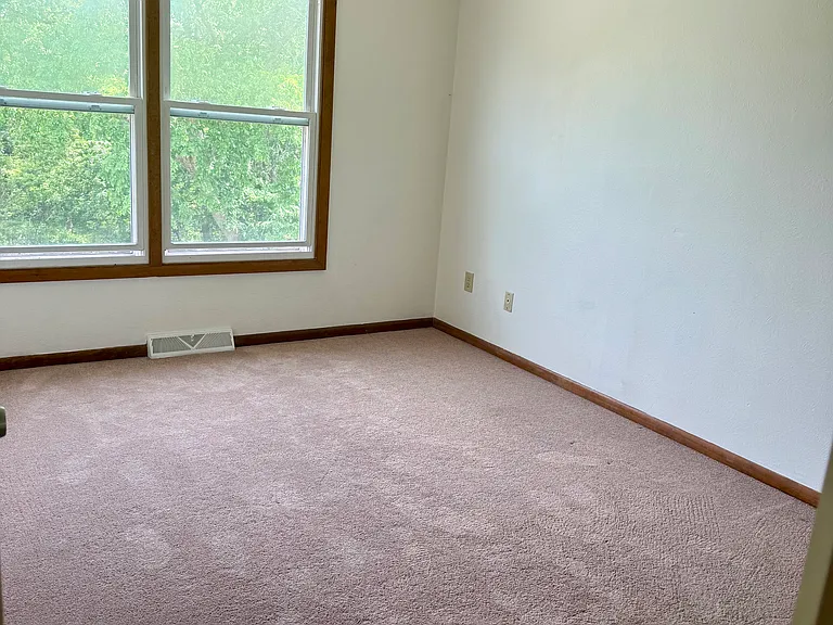 31 Plaza Ave — Photo 16