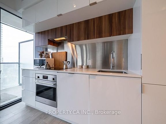 2nd image of 185 Roehampton Ave #1303