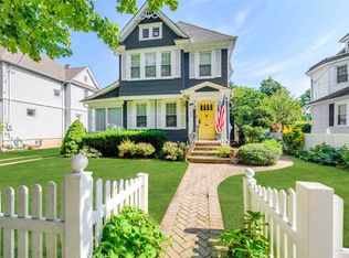 109 Union Pl, Lynbrook, NY 11563