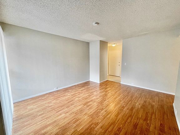 3rd image of 719 27th St #7