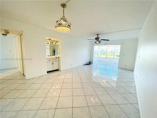 9370 SW 8th St APT 423, Boca Raton, FL 33428