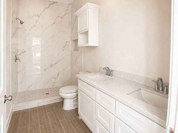 5th image of 2322 Thornton Ave