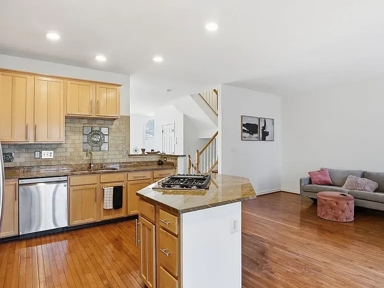 4550 Fair Valley Dr — Photo 11