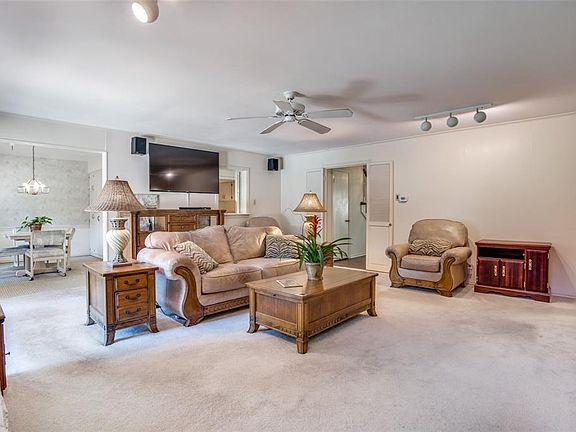 4th image of 4126 Courtshire Dr