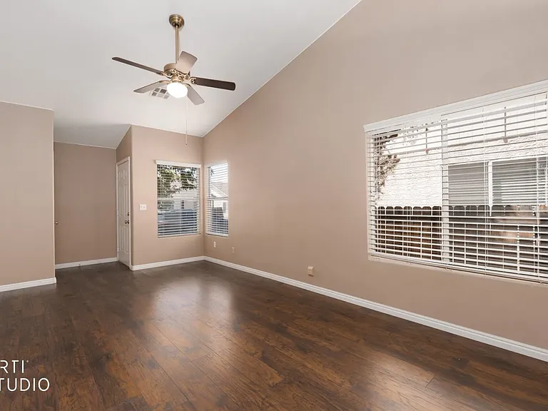 841 Tucson St — Photo 4