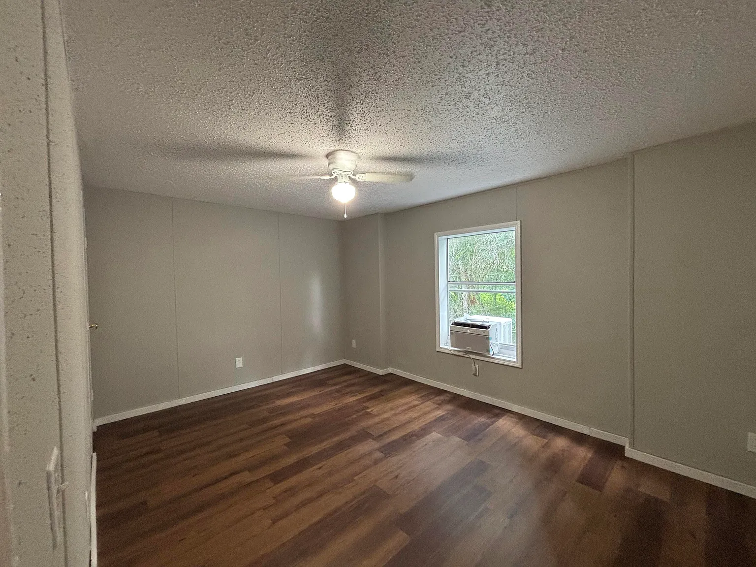 3 bed, 2.0 bath, 1216 sqft, $1,500 — Photo 2