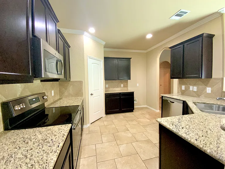 1810 Logan Trl — Photo 10