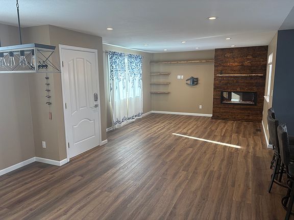 5th image of 13140 Hazel Ct