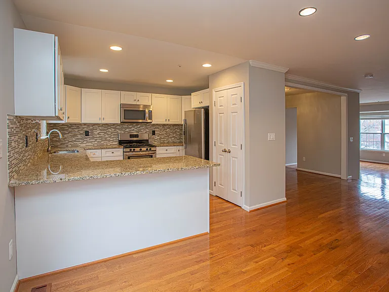 1807 Locust Grove Rd — Photo 8