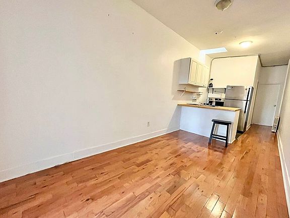 4th image of 371 Menahan St #3C