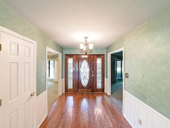 2nd image of 17 Greenbriar St