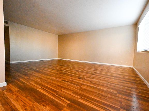 EXTRA LARGE family/living room