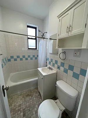 Rented by Metropolis International Realty Inc. | media 8