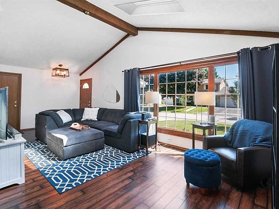 2nd image of 6031 Teakwood Dr