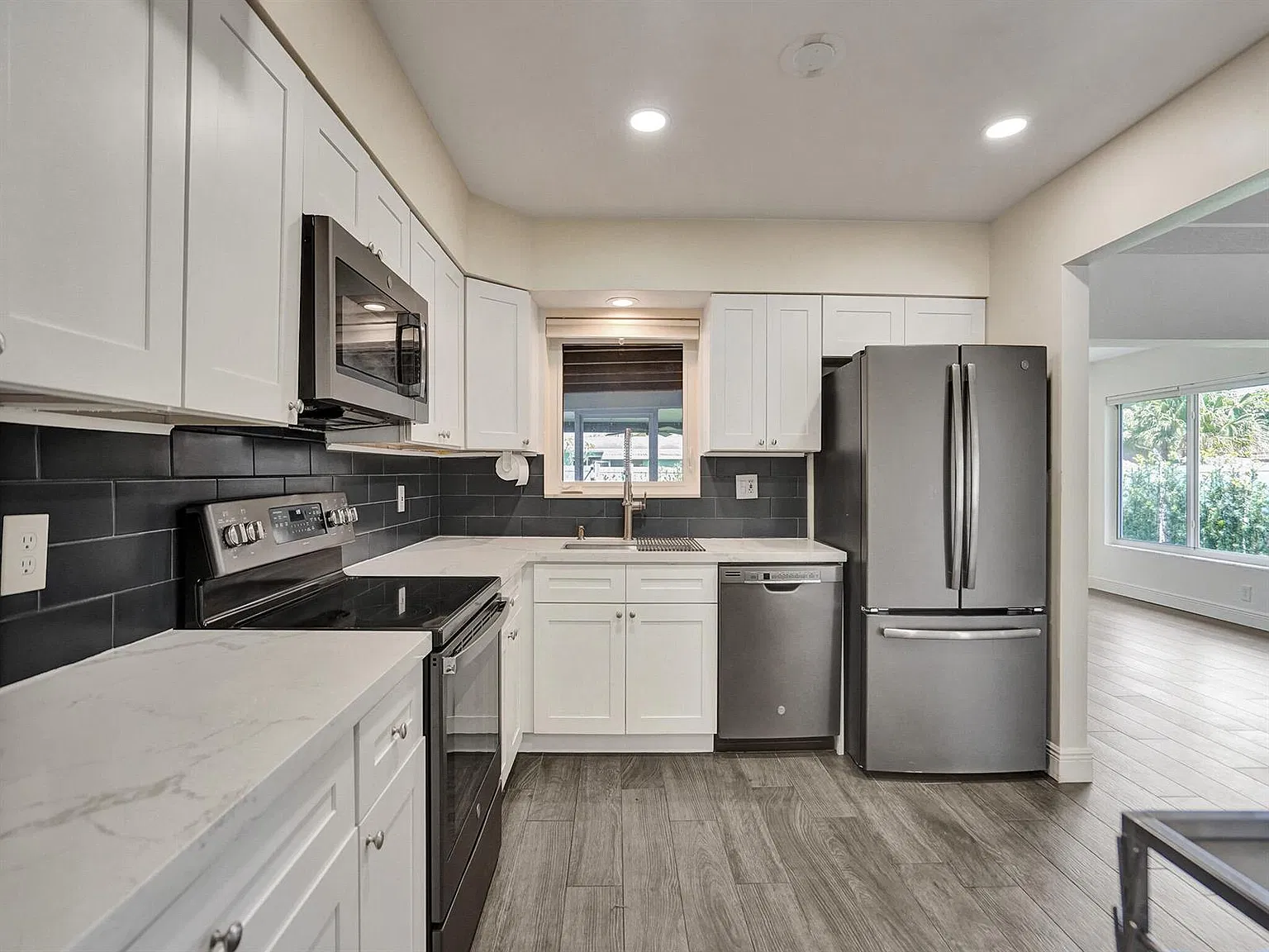 4309 Johnson St Hollywood, Fl 33021 — Photo 4