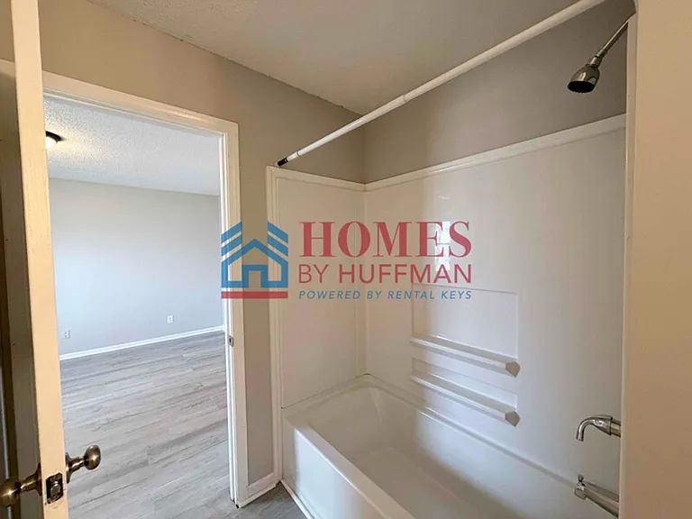 827 Judson St — Photo 10
