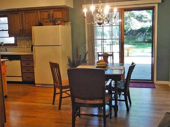 3rd image of 22W432 Birchwood Dr