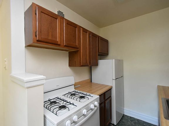 4th image of 373 Hazel Ave #2B