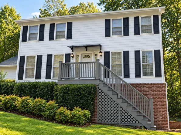 1885 Crossing Ct, Snellville, GA 30078